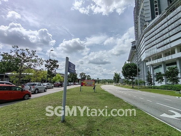 Dpristine Medini Road Between Medini Mall