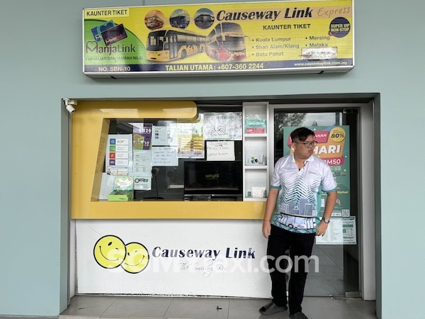 Gelang Patah CW Bus Terminal Counter Front Desk