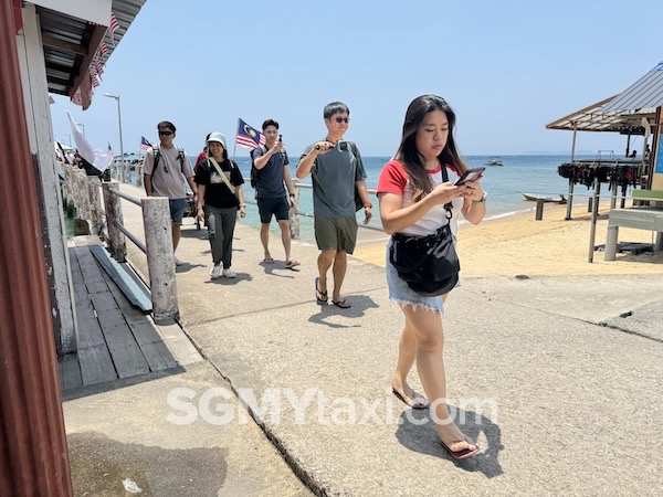 Paya Beach Jetty Crowd