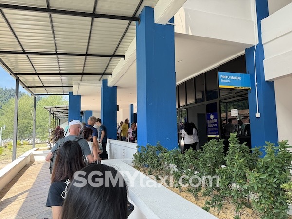 Tioman Cataferry To Mersing Jetty Queue for Entering Jetty