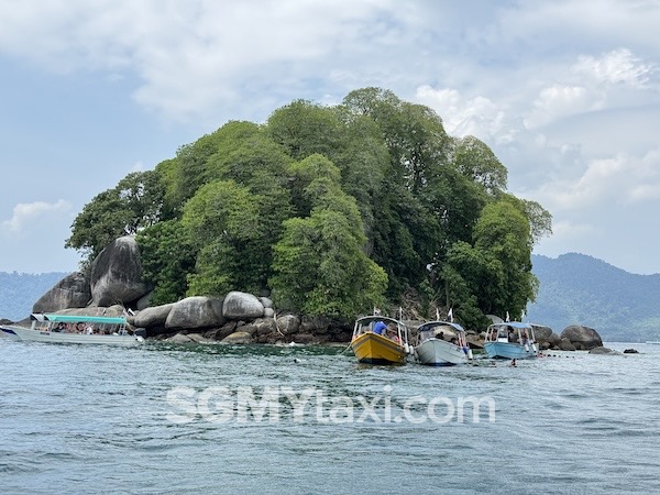 Tioman Renggis Island Near Berjaya Jetty