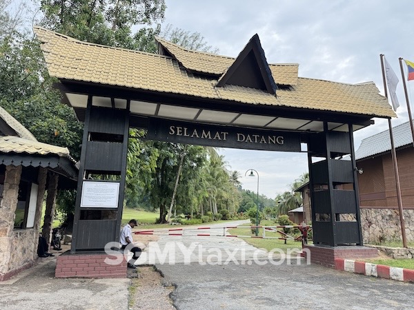 berjaya tioman resort entrance | tioman 3d2n trip